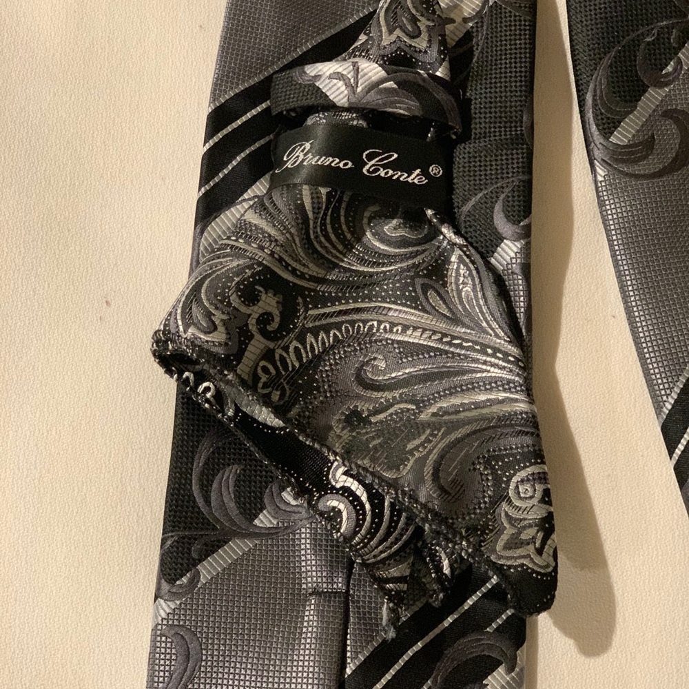 Men ties - Picture 2 of 2